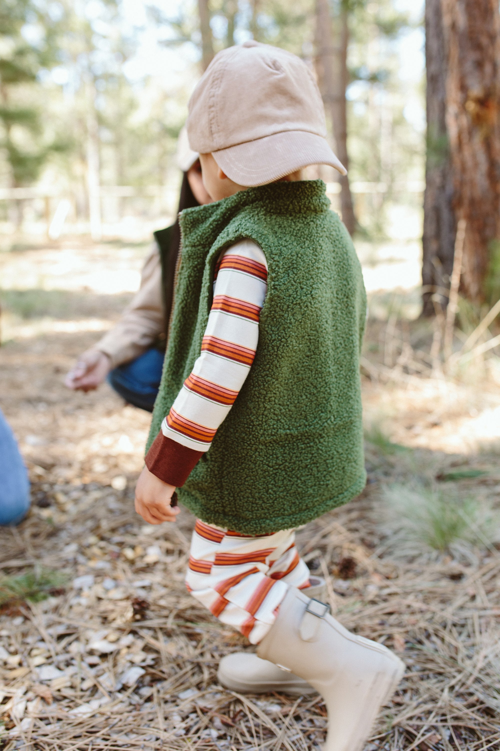 SHERPA/CORDUROY REVERSIBLE VEST | SPRUCE – goumikids