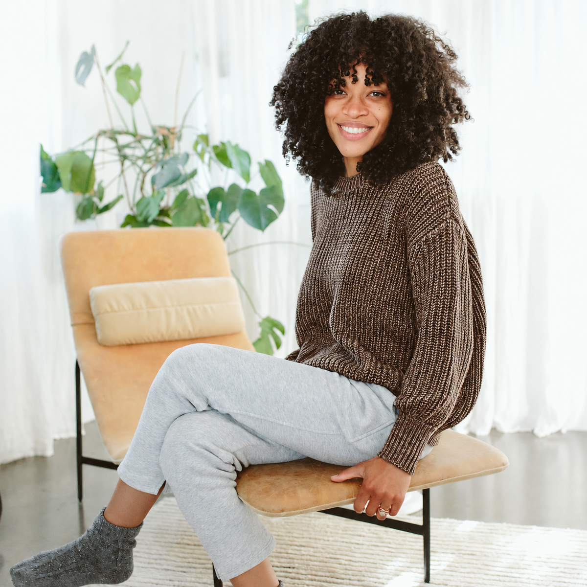 Goumi women's chunky knit sweater in bark brown, chunky organic cotton knit with ribbed cuffs