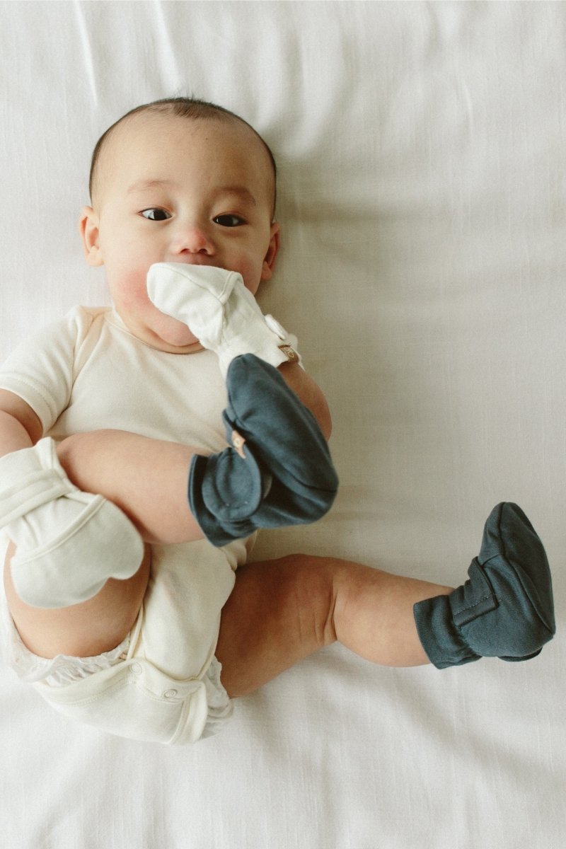 MIDNIGHT Stay-On Baby Booties | Organic Boots 0-12M – goumikids
