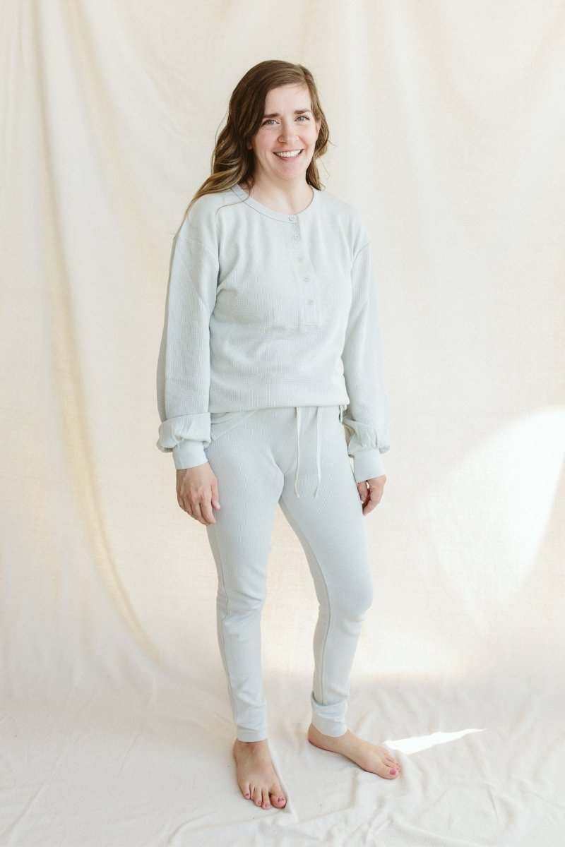 WOMENS SEPARATES BOTTOMS in pale stone thermal knit, with a button-front top and drawstring ankle-length pants